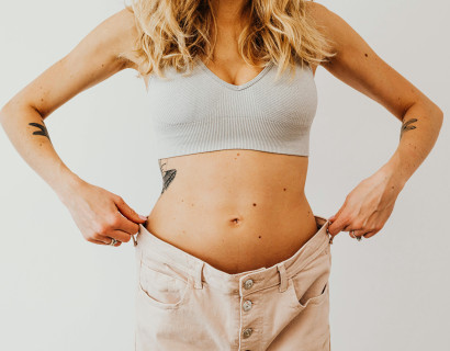 Выпирает живот? Это может быть не то, о чем вы думаете